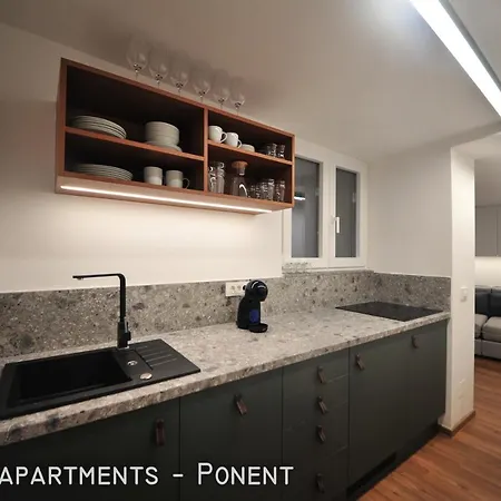 4 Winds Apartment *