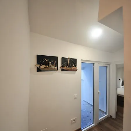 4 Winds Apartment *